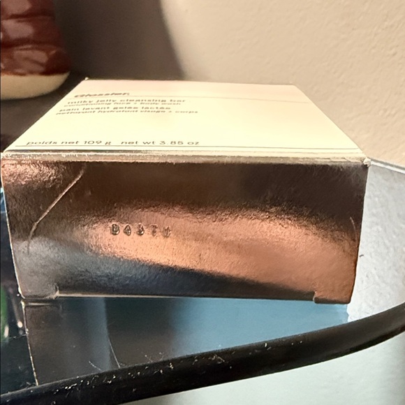 Glossier Milky Jelly Cleansing Bar - Pink and White - Picture 4 of 4